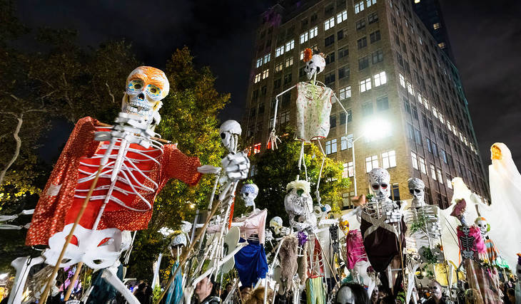 Les meilleurs événements d&rsquo;Halloween à New York 2025 &#8211; Défilés, maisons hantées, champs de citrouilles, etc.