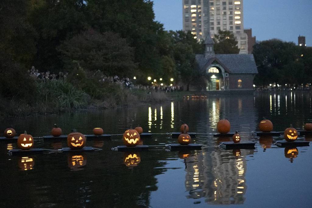 Evento de Halloween do Harlem Meer 2023. Todas as crianças fotografadas tiveram seus formulários de consentimento assinados pelos pais, coletados por Zach Nelson e Harry Hunkele.