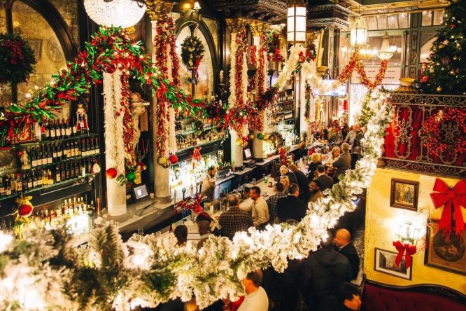 These 12 Nyc Spots Go Absolutely All Out With Their Holiday Decor Secret Nyc