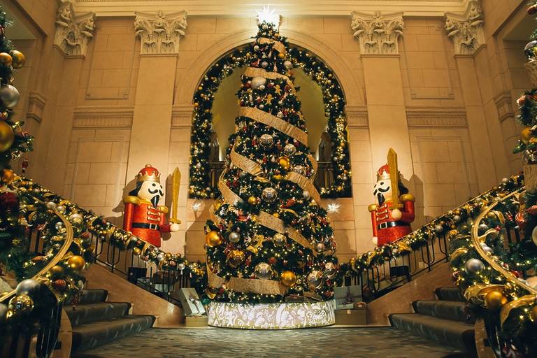 peninsula hotel xmas tree