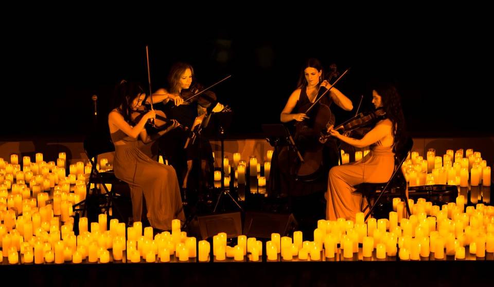 Dit magische Candlelight Concert in NYC is een droom voor Taylor Swift fans&#8211;Hoor &#8220;Lavender Haze&#8221;, &#8220;Love Story&#8221; en &#8220;All Too Well&#8221; opnieuw gecreëerd