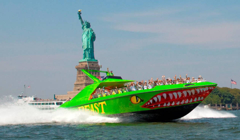 Race Down The Hudson River On This Exhilarating Speed Boat Ride
