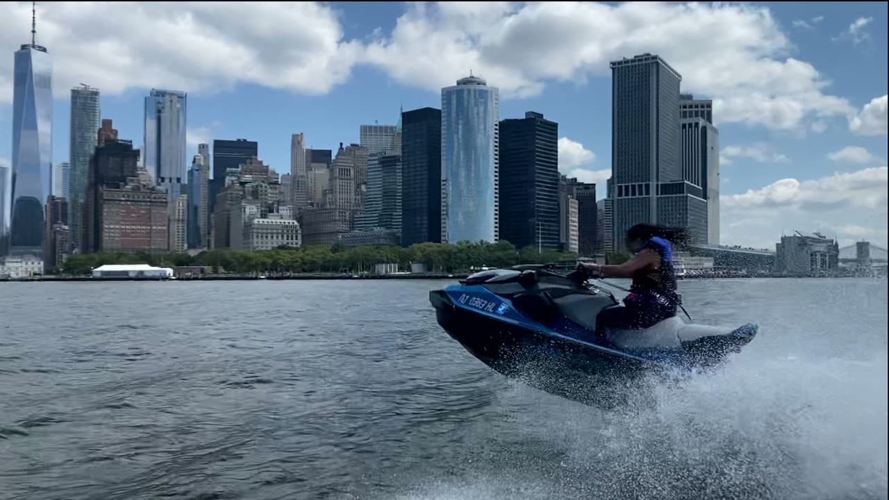 Os melhores lugares para andar de jet ski perto de Nova York para passear