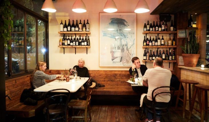 Las 20 mejores vinotecas de Nueva York para disfrutar de una copa de vino con elegancia