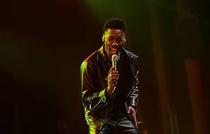 ATLANTA, GEORGIA - AUGUST 30:  GIVĒON performs onstage during his "2022 Give Or Take" tour at Coca-Cola Roxy on August 30, 2022 in Atlanta, Georgia. (Photo by Paras Griffin/Getty Images)