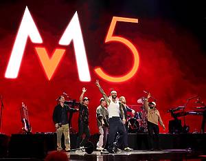 LAS VEGAS, NEVADA - SEPTEMBER 19: (FOR EDITORIAL USE ONLY) (L-R) Jesse Carmichael, Matt Flynn, Sam Farrar, Adam Levine, James Valentine, and PJ Morton of Maroon 5 perform onstage during the 2025 iHeartRadio Music Festival at T-Mobile Arena on September 19, 2025 in Las Vegas, Nevada. (Photo by Matt Winkelmeyer/Getty Images for iHeartRadio)