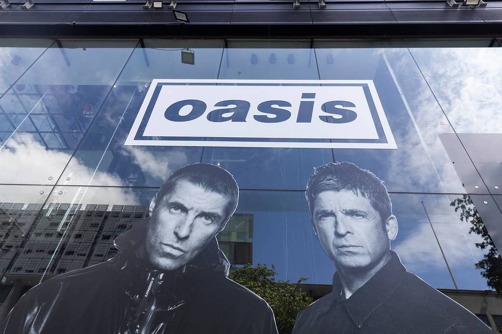 Londra, Regno Unito - 26 giugno 2025: Apre a Manchester il negozio di merchandise della band Oasis live 25