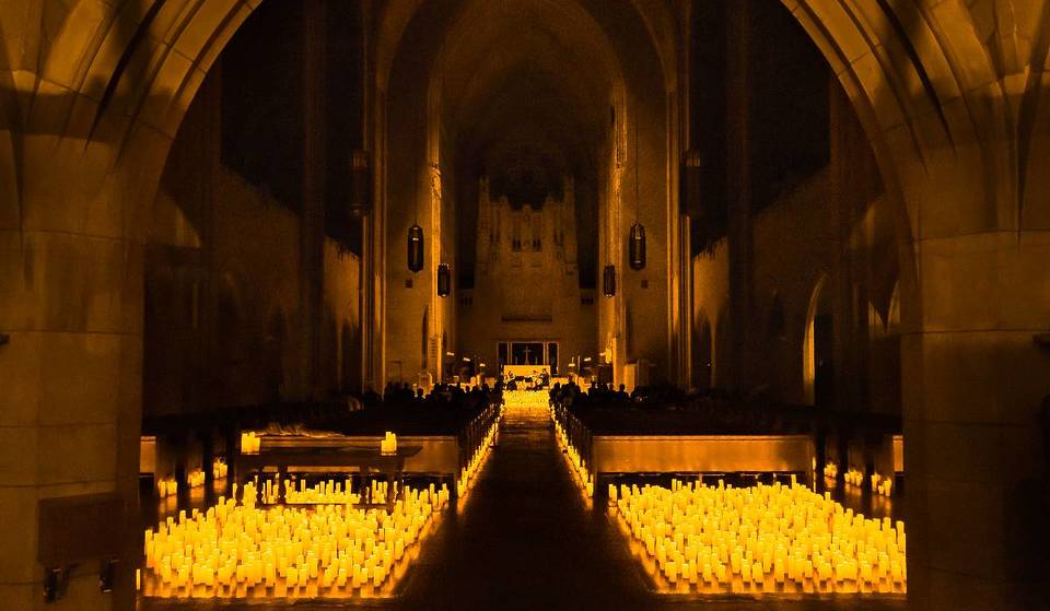 Así es como los conciertos íntimos más famosos de Nueva York crean su «natural» resplandor dorado: hasta 30 000 velas, cada noche