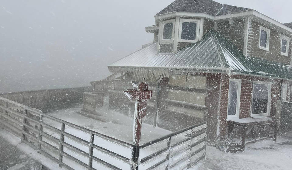 Buffalo Was Covered In 2+ Feet Of Snow, Turning This Restaurant Into A Glistening Ice Castle