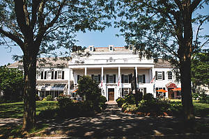 Exterior of beekman arms & delamater inn, the oldest hotel in the country