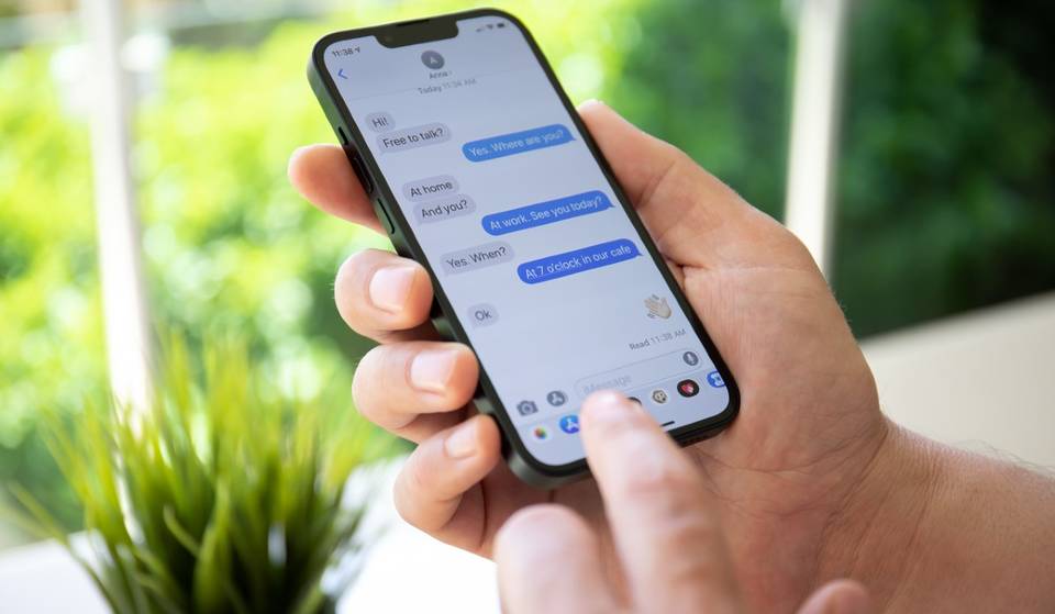 Here’s Why Your Texts Messages Weren’t Sending Last Night