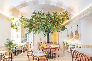 Inside Mama Mezze
