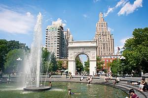 people in nyc fountain