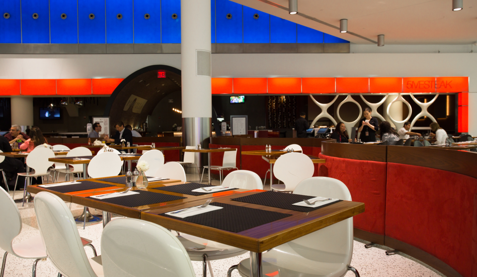 JetBlue’s allererste Flughafen-Lounge kommt diesen Monat nach JFK – Sehen Sie die Einrichtung, Essen und Trinken, Spielzimmer und mehr
