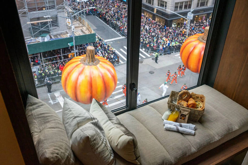 7 hotels in NYC met uitzicht op de Thanksgiving Parade &#8211; inclusief het Ritz-Carlton en hoekkamers met balkon