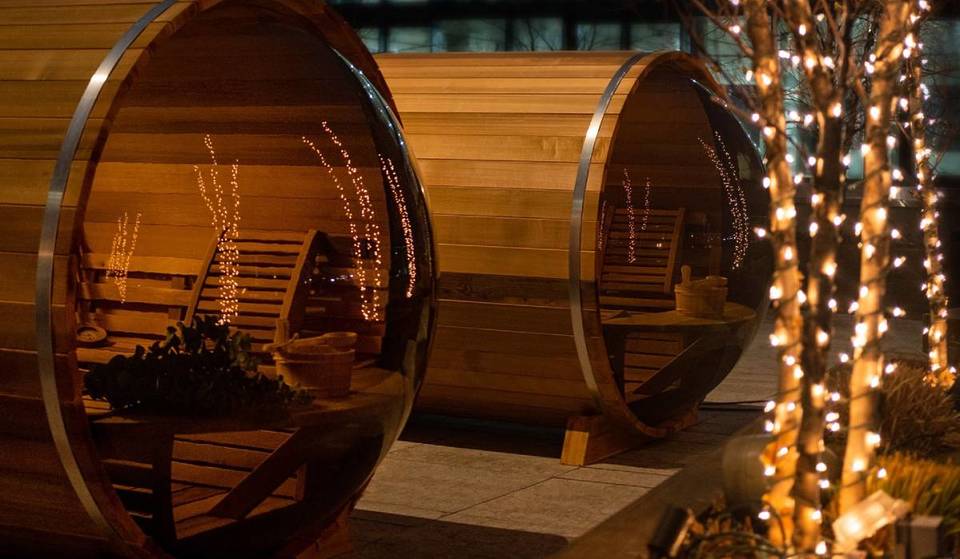 Genießen Sie einen Whirlpool aus Zedernholz mit Panoramablick in diesem skandinavisch inspirierten Outdoor-Spa – hier erfahren Sie, wie Sie 20% Rabatt erhalten