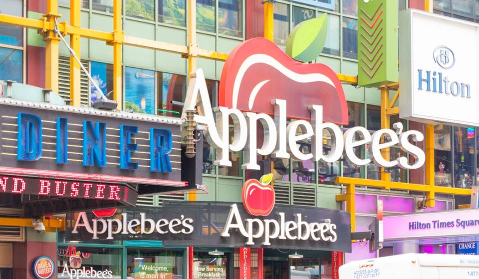 Applebee’s Times Square biedt een diner van $729 met uitzicht op de val van de bal op NYE