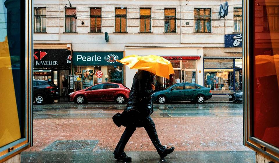 Esta aerolínea le devolverá el dinero si llueve durante sus vacaciones