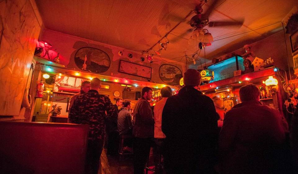 10 melhores bares de mergulho em Nova York para bebidas baratas e bons momentos