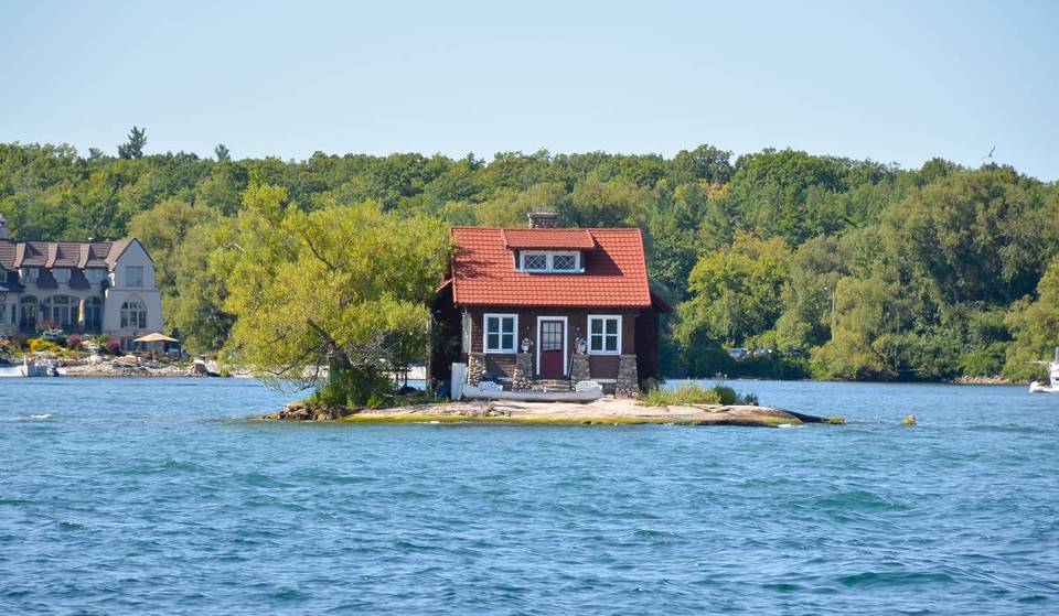 Het kleinste bewoonde eiland op aarde heeft maar één huis en één boom – en het ligt in New York