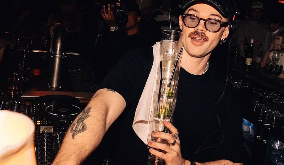 [WATCH] Dom Dolla sert des beats et des bières lors d&rsquo;un pop-up surprise au nouveau bar australien de NYC