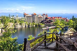 Scenic view of Mohonk Mountain House and Mohonk Lake in upstate New York.