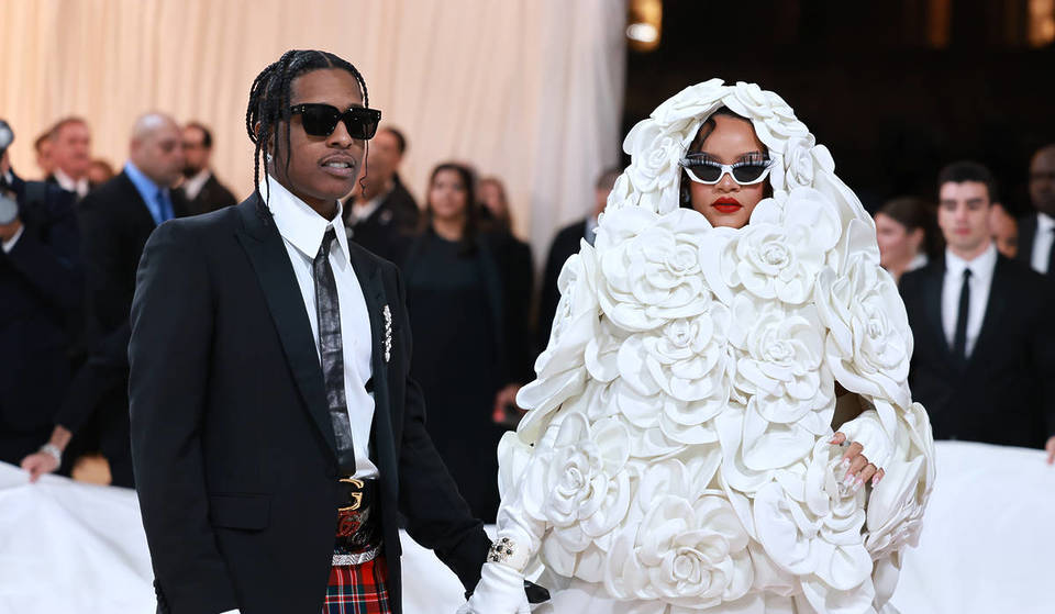 O tapete vermelho mais icônico do mundo acontece hoje à noite em Nova York, com a presença de estrelas como Beyoncé, Nicole Kidman e muito mais — veja aqui como assistir ao Met Gala ao vivo