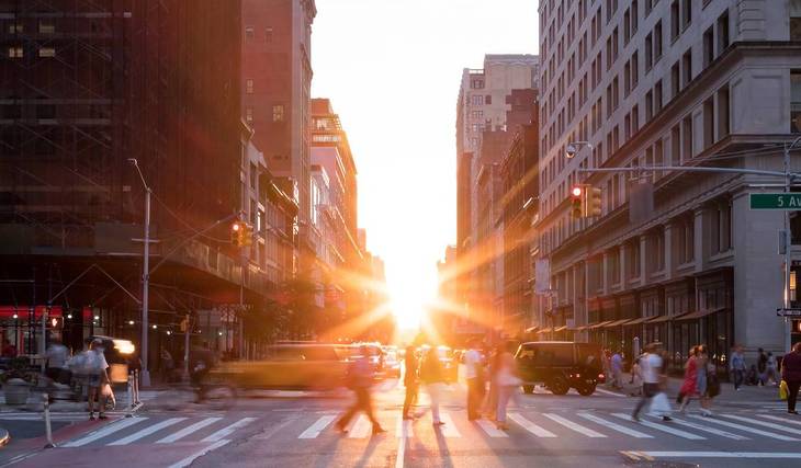 Manhattanhenge retorna em julho para deslumbrar os nova-iorquinos com o pôr do sol mais impressionante do ano