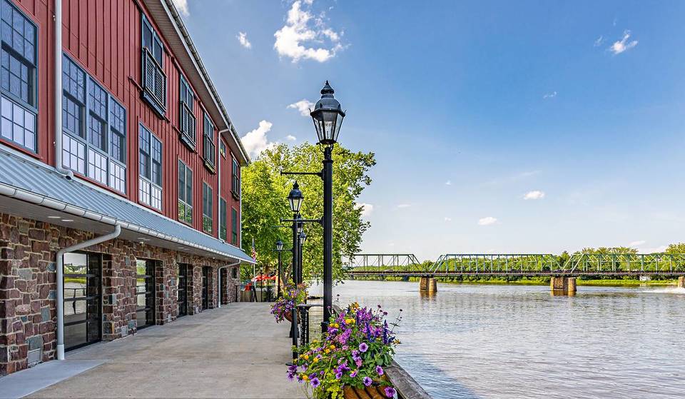 Een van de beste stadjes in het noordoosten ligt op slechts 90 minuten van NYC – met uitzicht op de rivier en straten met verhalenboeken