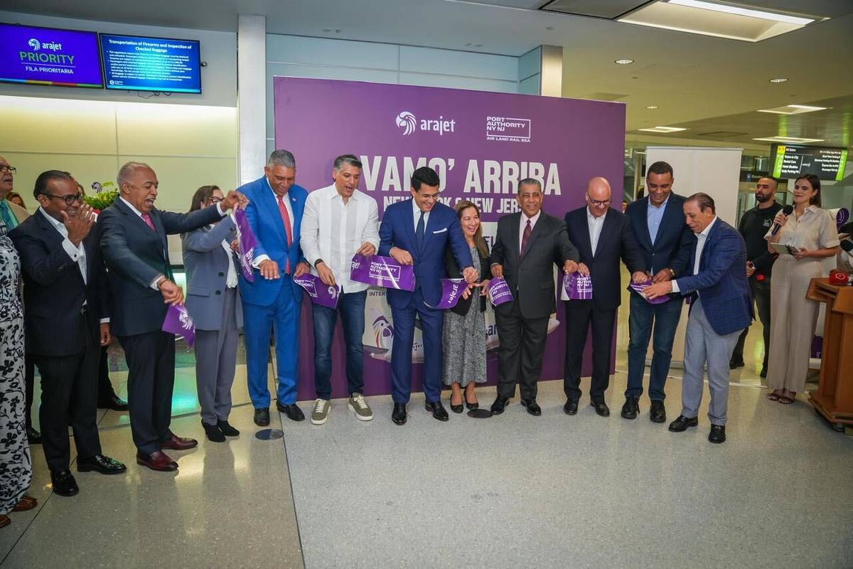 Ribbon cutting for Arajet's inaugural flight from EWR to SDQ