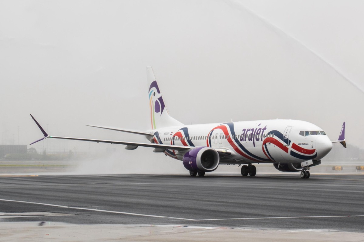Arajet inaugural EWR to SDQ flight on runaway