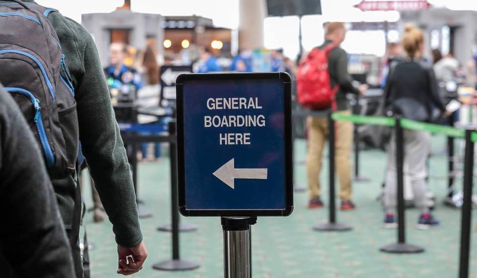 Se possiedi questo telefono, non puoi portarlo in aereo: verifica prima di volare
