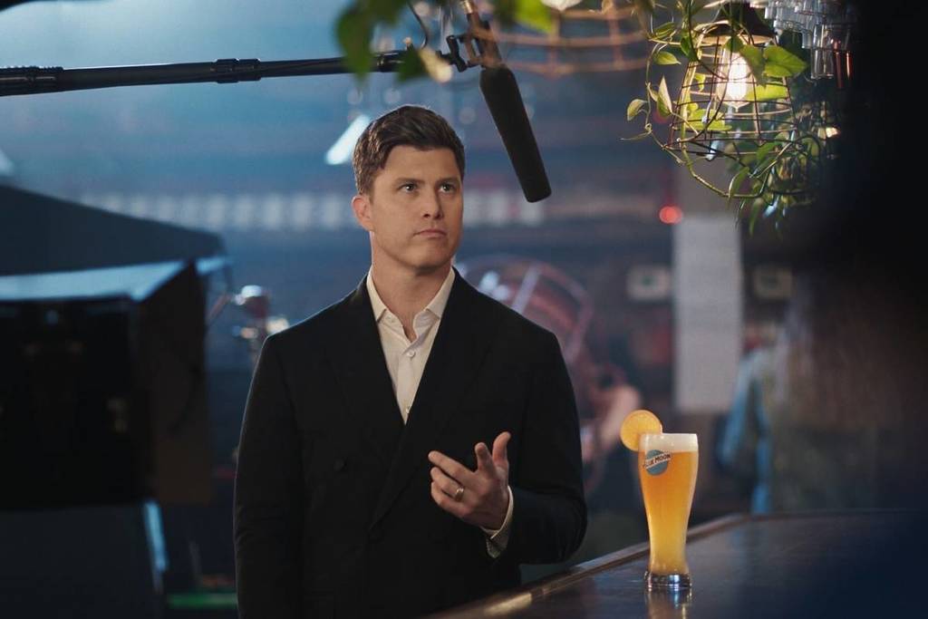 Colin Jost è stato scelto come primo partner di celebrità della famiglia di marchi Blue Moon
