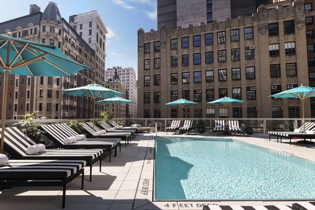 De mooiste dakzwembaden in NYC op dit moment – en waar je kunt zwemmen zonder lidmaatschap