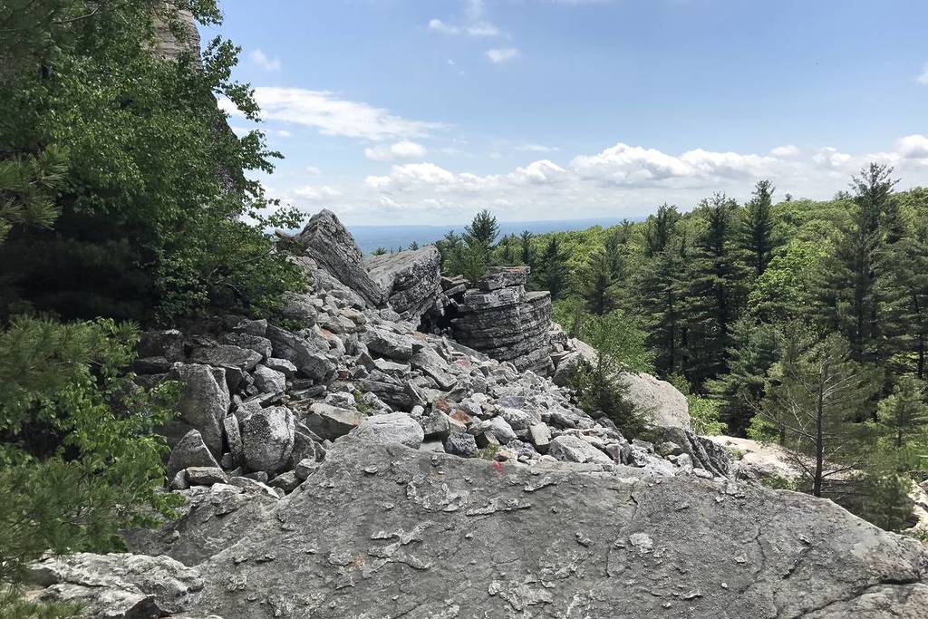 The 2nd‑Best Summer Hiking Trail in America Is Just 90 Miles From NYC — With Massive Cliffs, A Hidden Rock Staircase, and Zero Crowds
