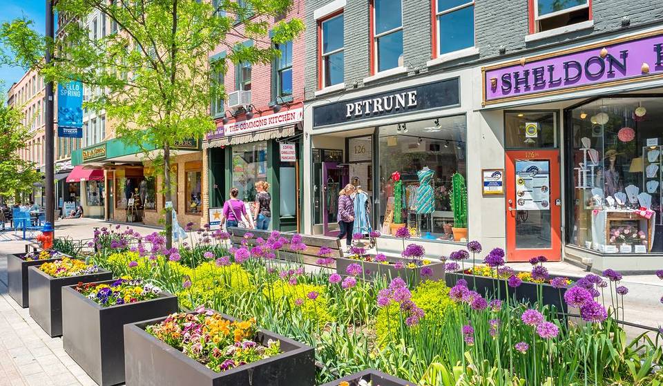De beste stad in Amerika voor 2025 ligt verscholen in het Finger Lakes-gebied in Upstate NY – met watervallen, wijnproeverijen en boerenmarkten in de zomer
