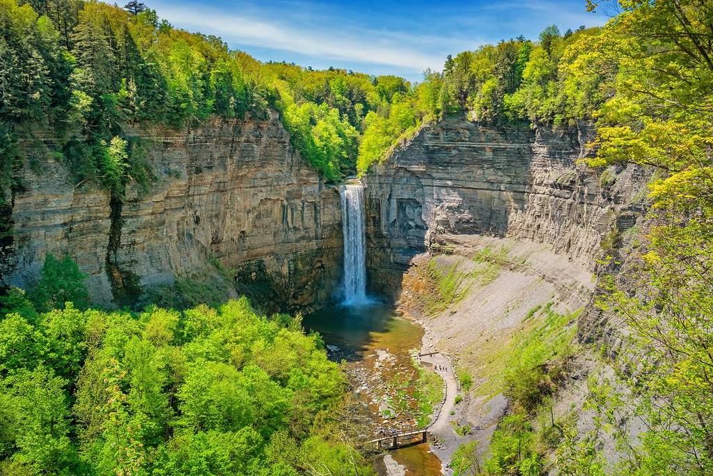 Taughannock Falls State Park bij Ithaca, in de Finger Lakes-regio, in het noorden van de staat New York, VS, op een zonnige dag.