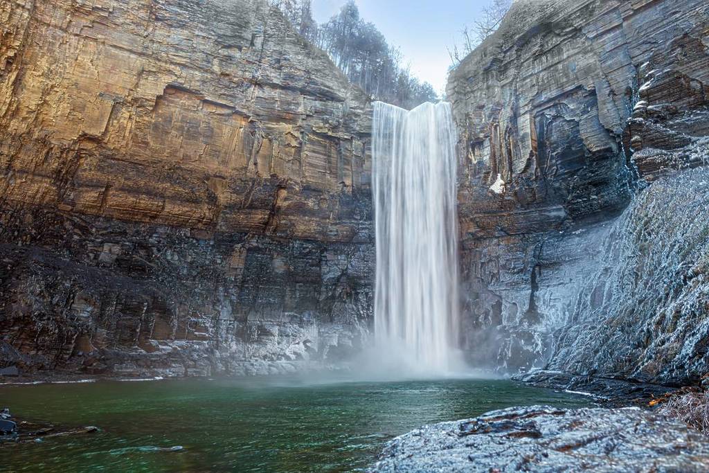 Een prachtig uitzicht op de Taughannock Falls in de Finger Lakes-regio in het noorden van de staat New York.