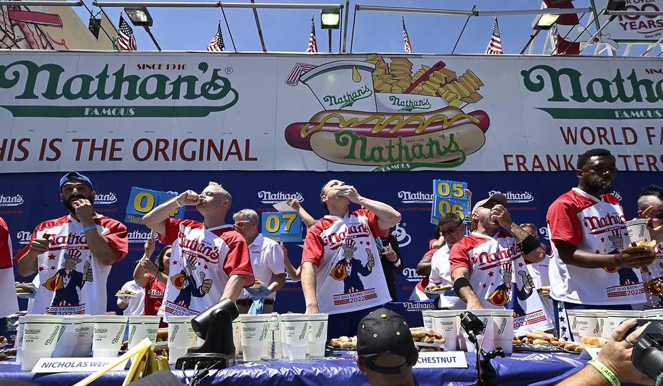Le concours de mangeurs de hot-dogs Nathan&rsquo;s Famous revient le 4 juillet ce vendredi – Comment regarder et tout ce qu&rsquo;il faut savoir