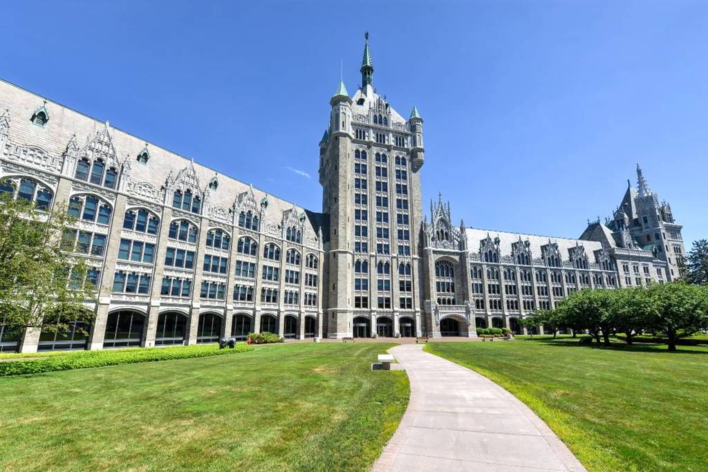 Das Verwaltungsgebäude des SUNY-Systems