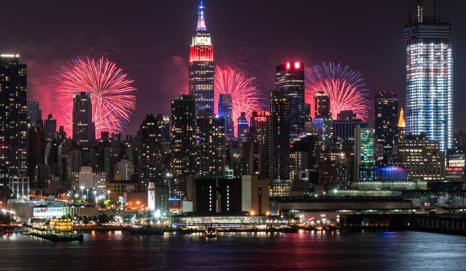 Het Empire State Building kleurt rood, wit en blauw op 4 juli