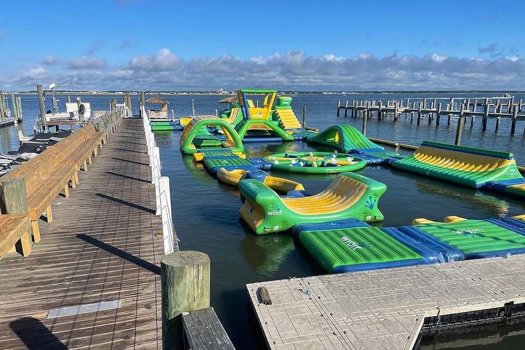 Opblaasbaar waterpark Aqua Park in New Jersey