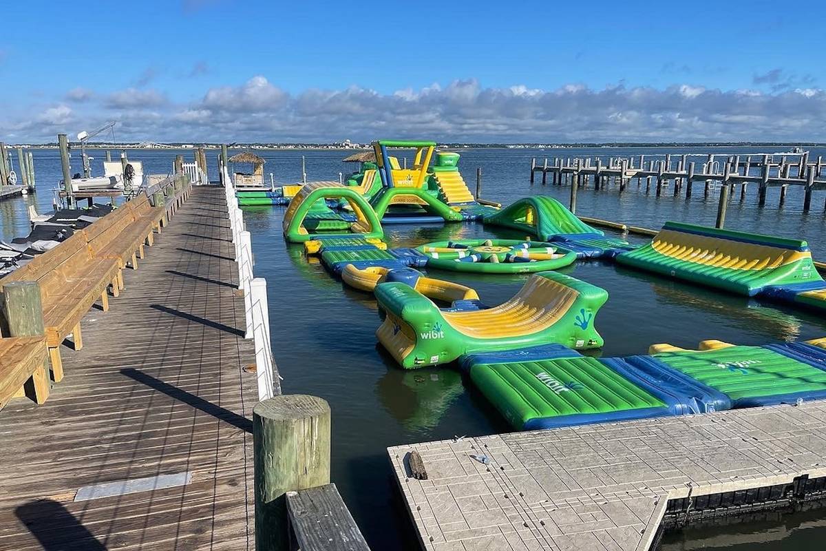 Aqua Park Parque Aquático Inflável de 8.500 pés quadrados a 2 horas de Nova  York, image size:1200x800