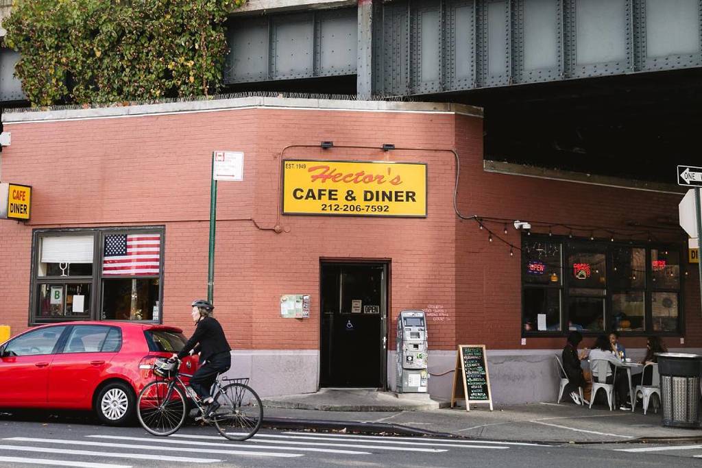 fuori da Hector's Cafe and Diner