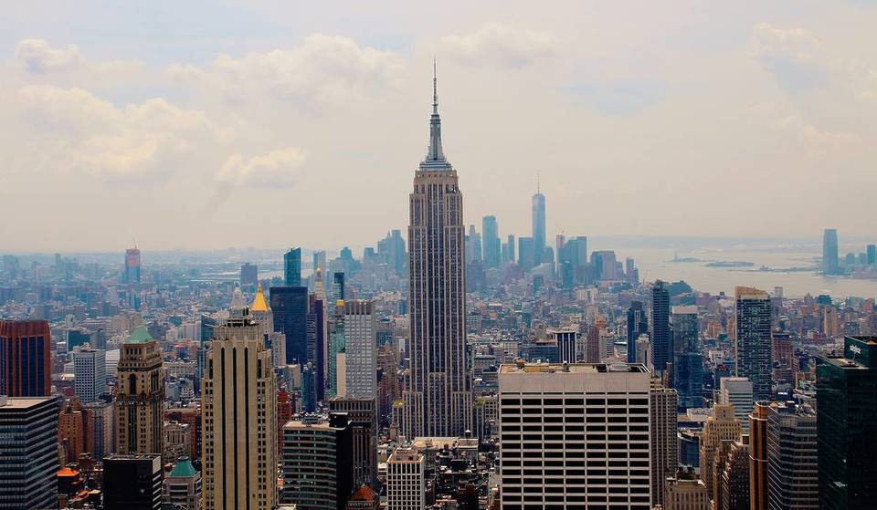 Update: Paar, das während des Hitzewellenalarms in NYC das Empire State Building bestiegen hat, nach himmelhohem Heiratsantrag identifiziert