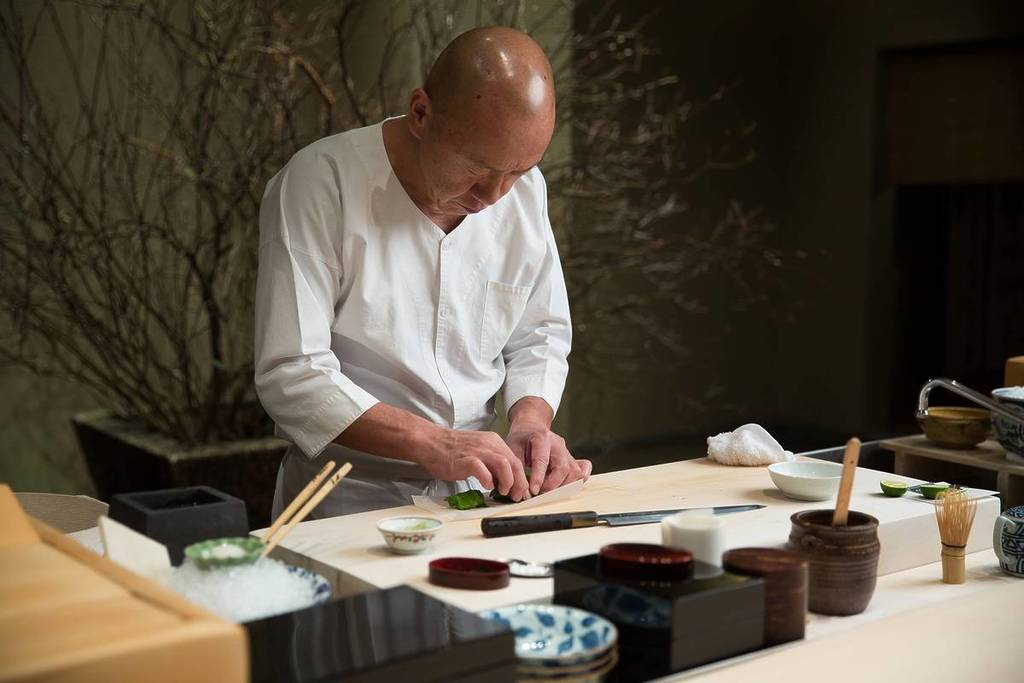 El restaurante más caro del estado de Nueva York es un lugar de sushi con 3 estrellas Michelin cerca de Central Park: te costará 950 dólares en el mostrador