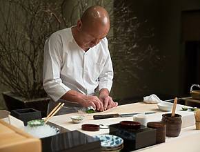 El restaurante más caro del estado de Nueva York es un lugar de sushi con 3 estrellas Michelin cerca de Central Park: te costará 950 dólares en el mostrador