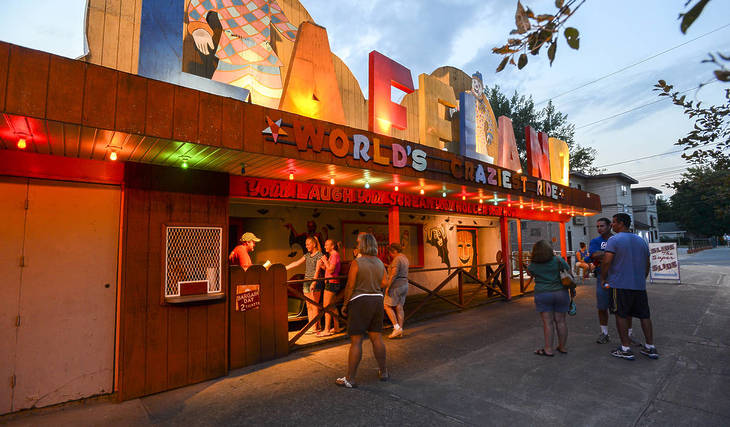 Este parque de atracciones oculto en el norte del estado de Nueva York parece el verano de los años 50: con Tilt-A-Whirls y algodón de azúcar junto al lago