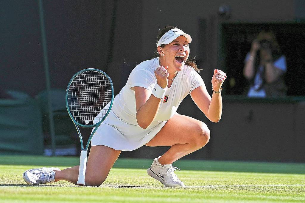 Das Bild zeigt Anisimova in Wimbledon im Jahr 2025 in Weiß