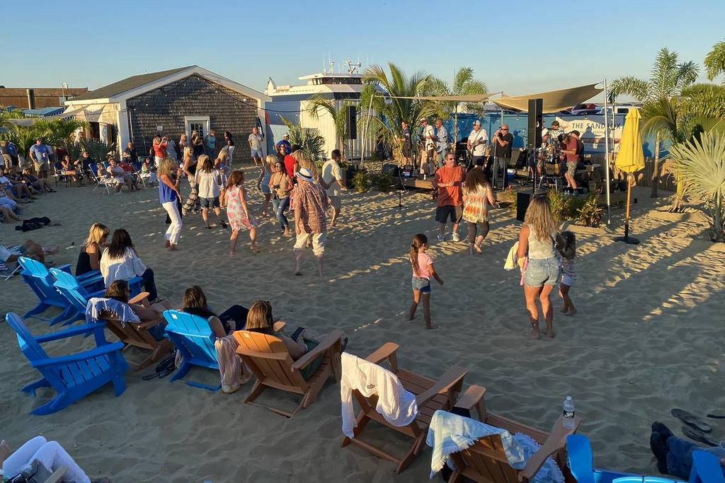 This Hidden Beach Bar In NJ Has Tiki Vibes, Frozen Drinks & Live Music—And It’s Less Than An Hour From NYC